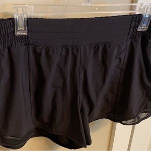 Lululemon black Hotty hot 4in
